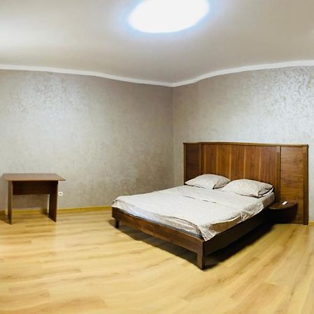 Ogienka 2B, Center Lutsk Apartamento Exterior foto